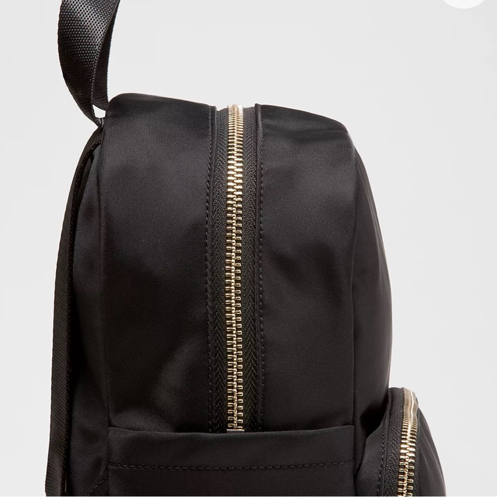 Lululemon Everywhere Backpack Mini 4L
Metal Hardware - Picture 4 of 5